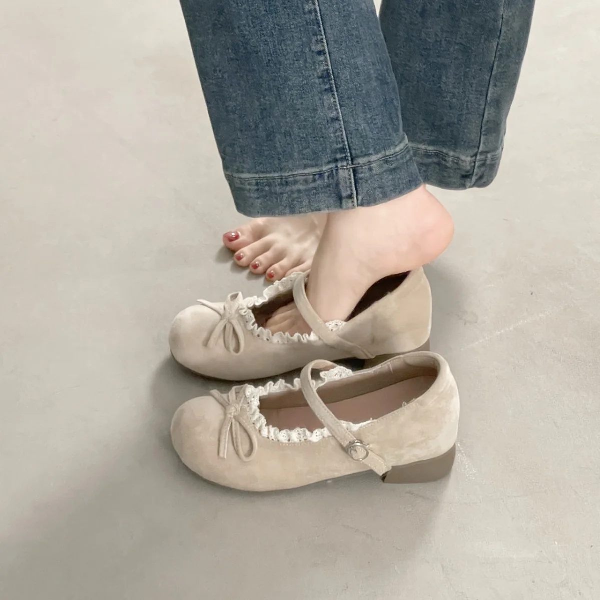 Damen Ballerinas mit eleganter Rüschenkante und praktischem Riemen Heidi Mode