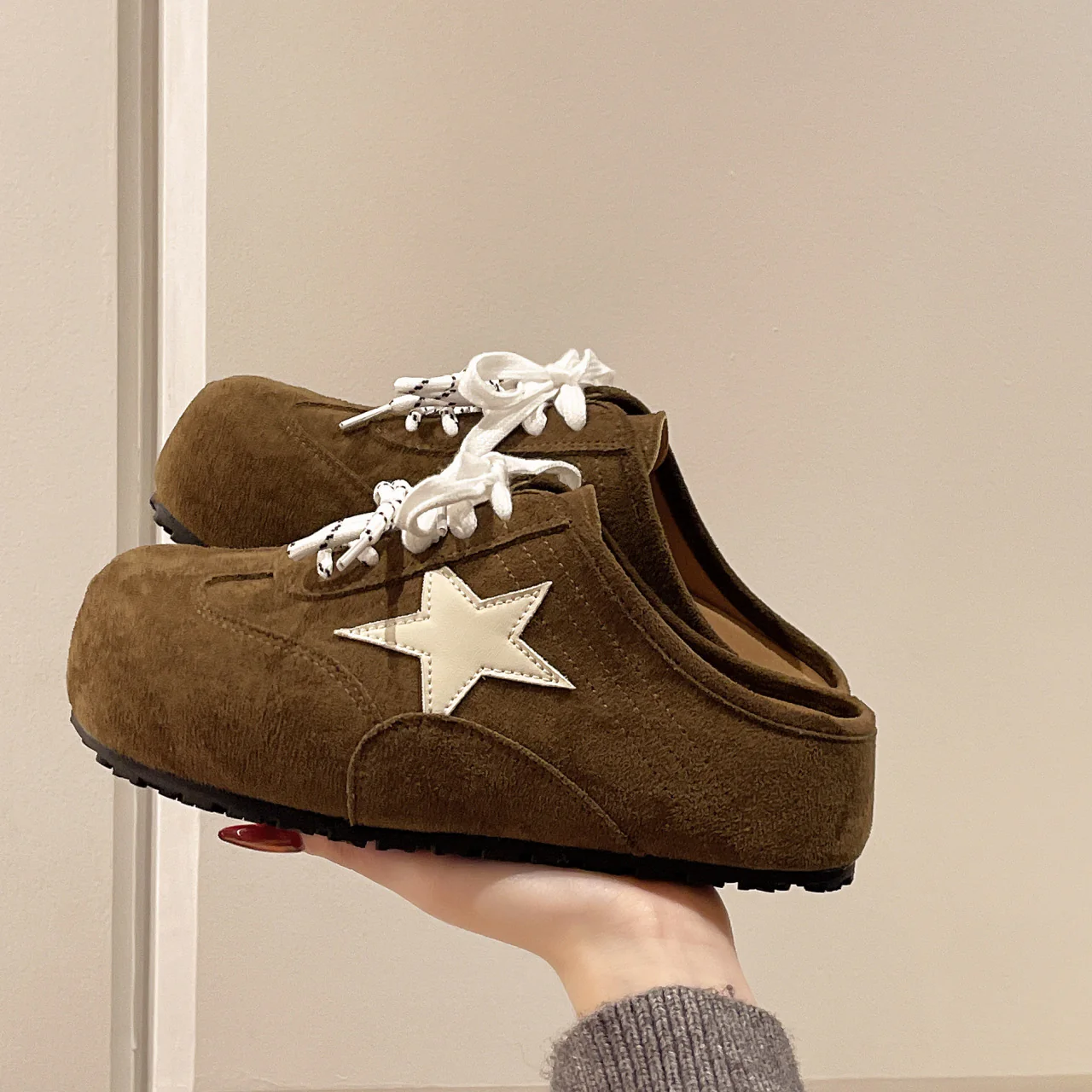 Damen bequeme Clogs mit modischem Sternemblem und rutschfester Sohle Heidi Mode