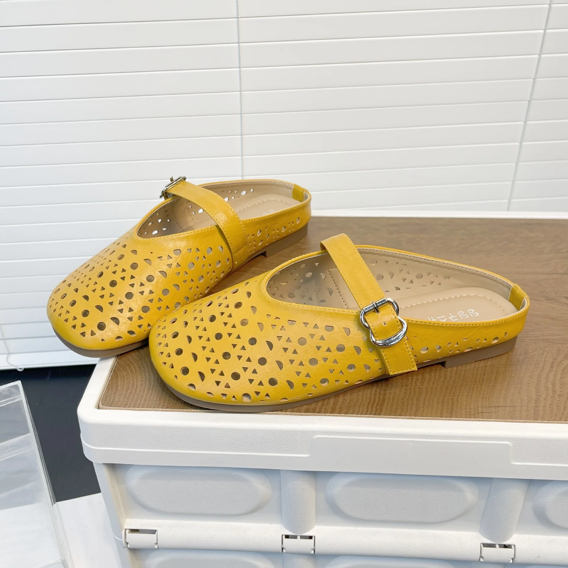 Damen Clogs mit modischem Durchbruchsdesign und verstellbarem Riemen Heidi Mode
