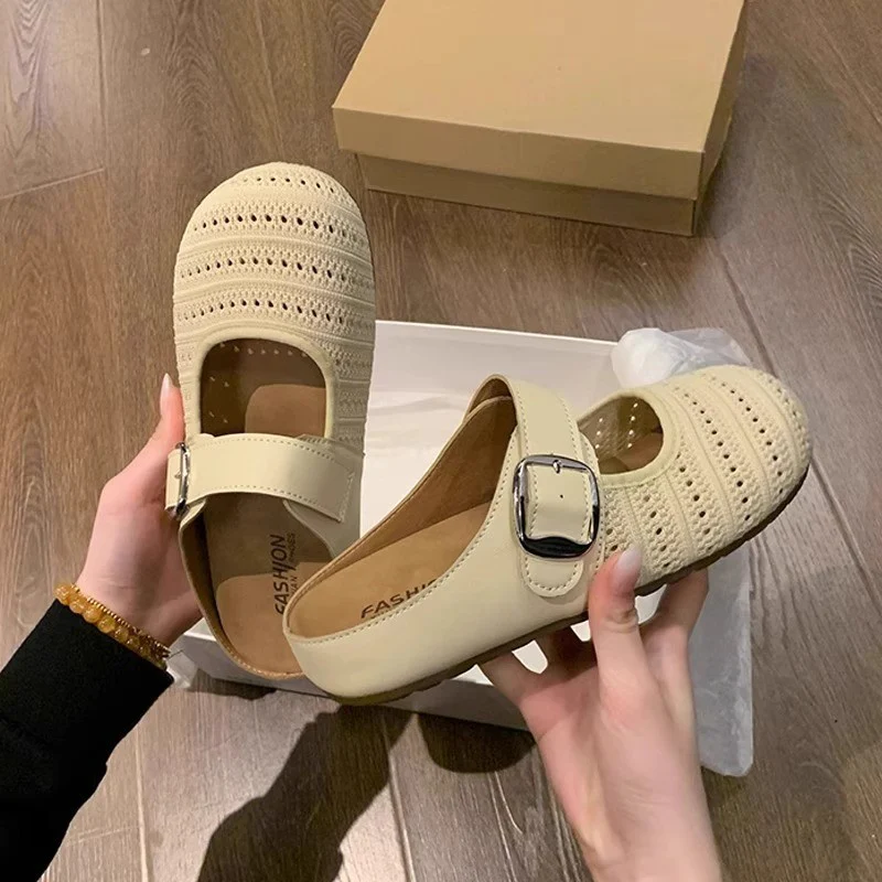 Damen Clogs mit modischem Riemen und atmungsaktiver Oberflächenstruktur Heidi Mode - Image 3