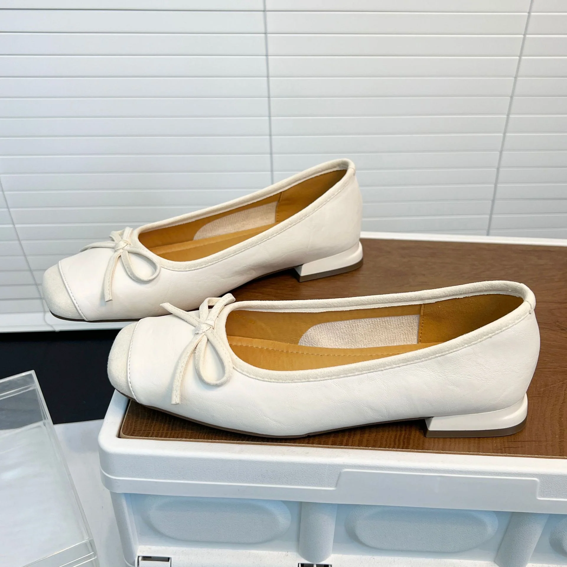Damen Elegante Ballerinas mit feinem Leder und dekorativem Schleifenverschluss Heidi Mode