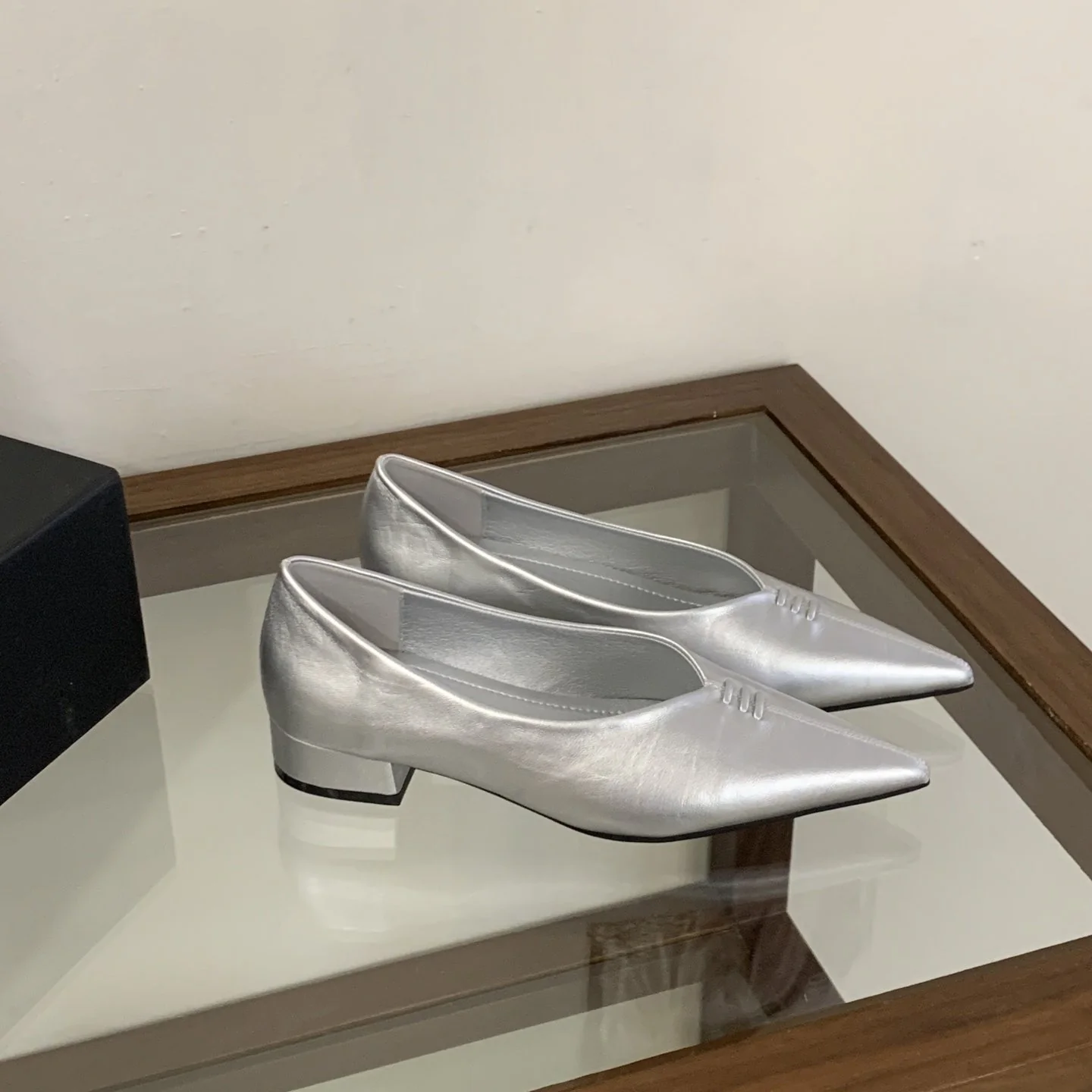 Damen elegante spitze Ballerinas mit modischem Metallfussbett Heidi Mode - Image 8