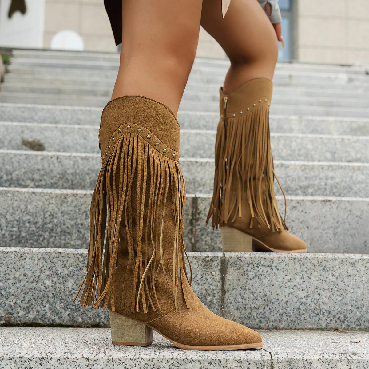 Damen Fransen-Stiefel mit modischen Nieten und komfortablem Blockabsatz Heidi Mode