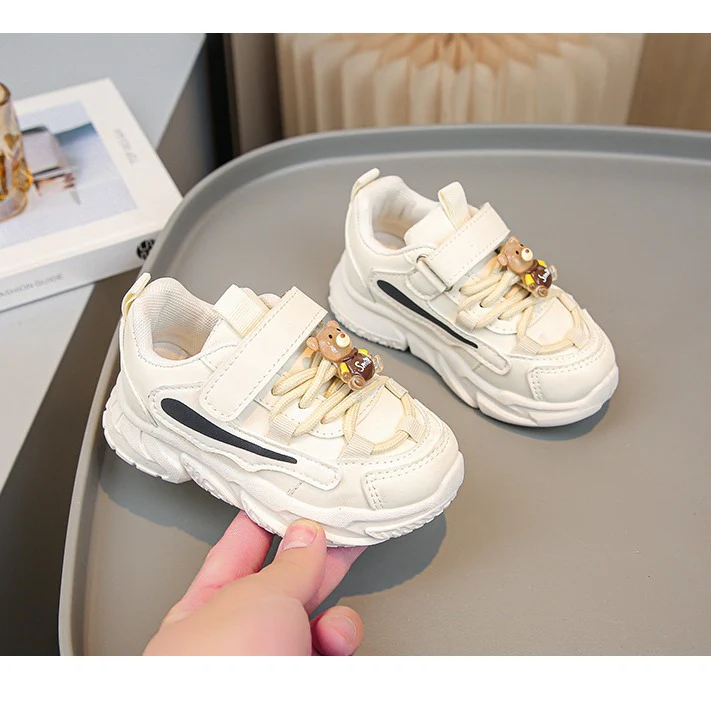 Damen Kindersneaker mit praktischem Klettverschluss und farbenfrohem Design Heidi Mode
