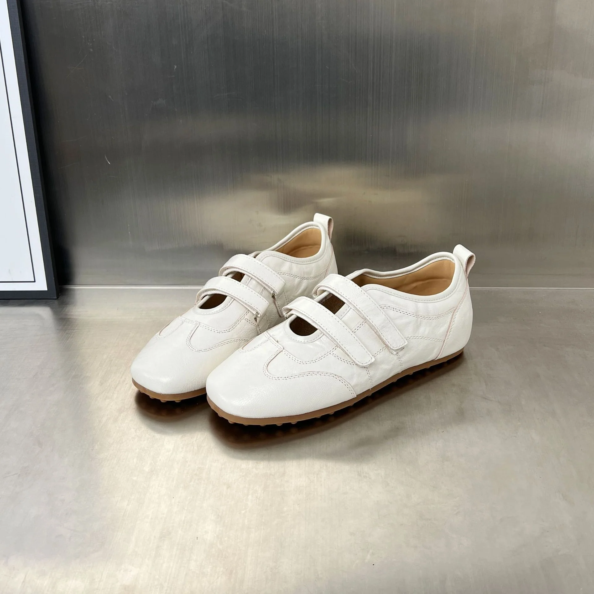 Damen Komfortable Clogs mit verstellbarem Klettverschluss und weichem Innenfutter Heidi Mode