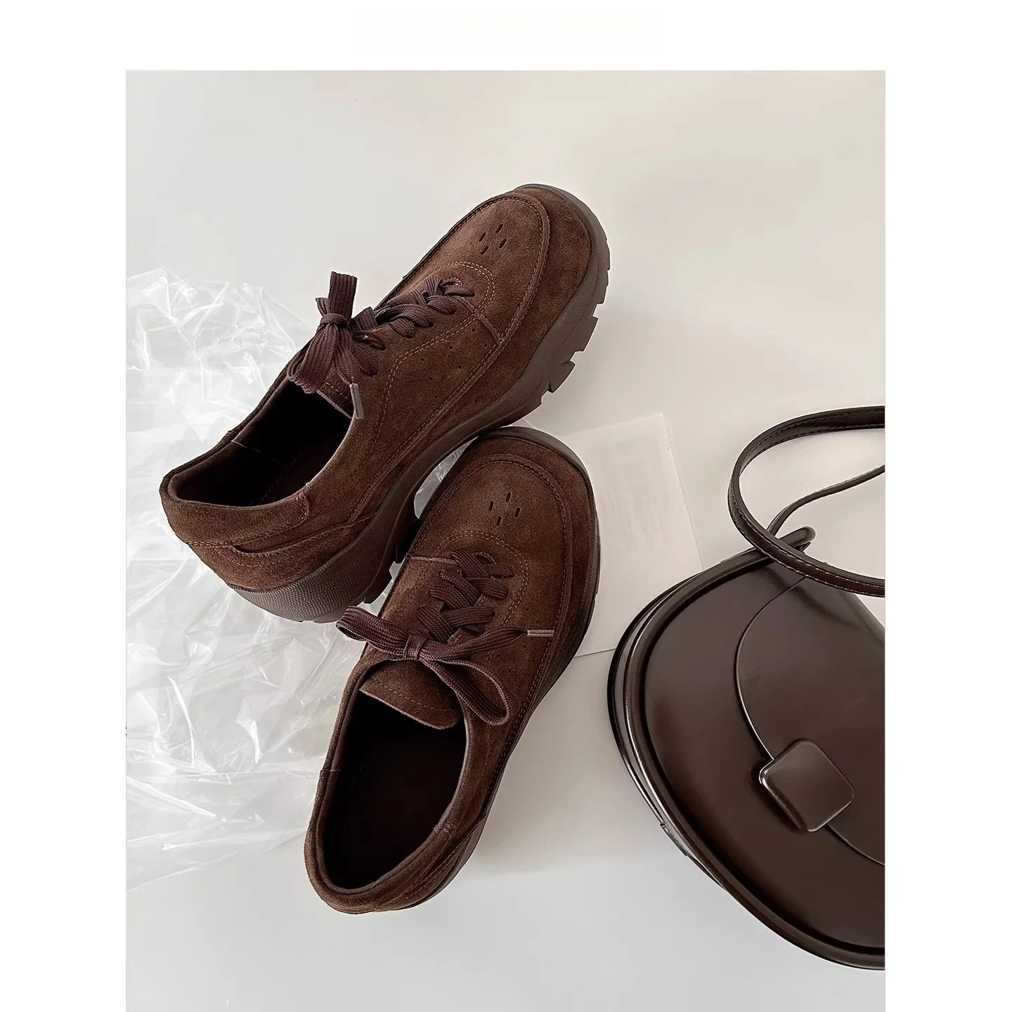 Damen Komfortable Sneaker mit gepolsterter Innensohle und trendiger Schnürung Heidi Mode - Image 6