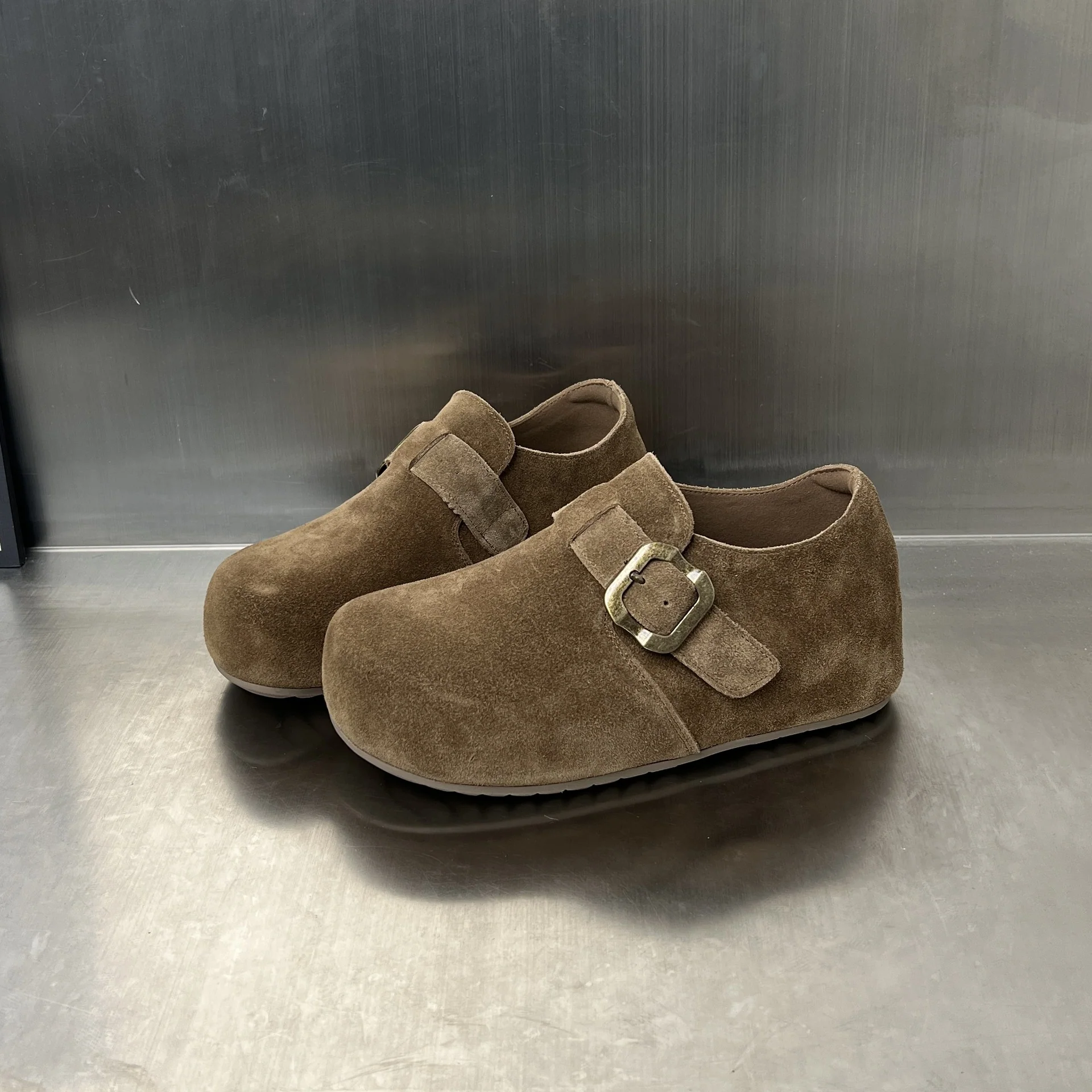 Damen Komfortable Wildleder-Clogs mit elegantem Schnallenverschluss Heidi Mode