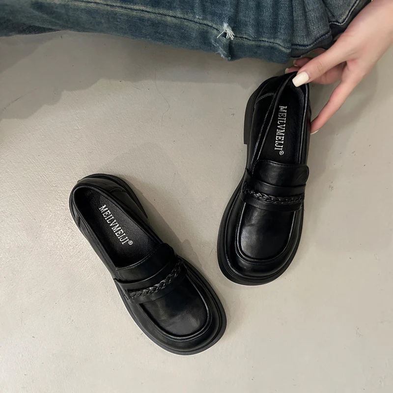 Damen modische Mokassins mit innovativem Plateau-Heel und dezenter Schnallenverzierung Heidi Mode