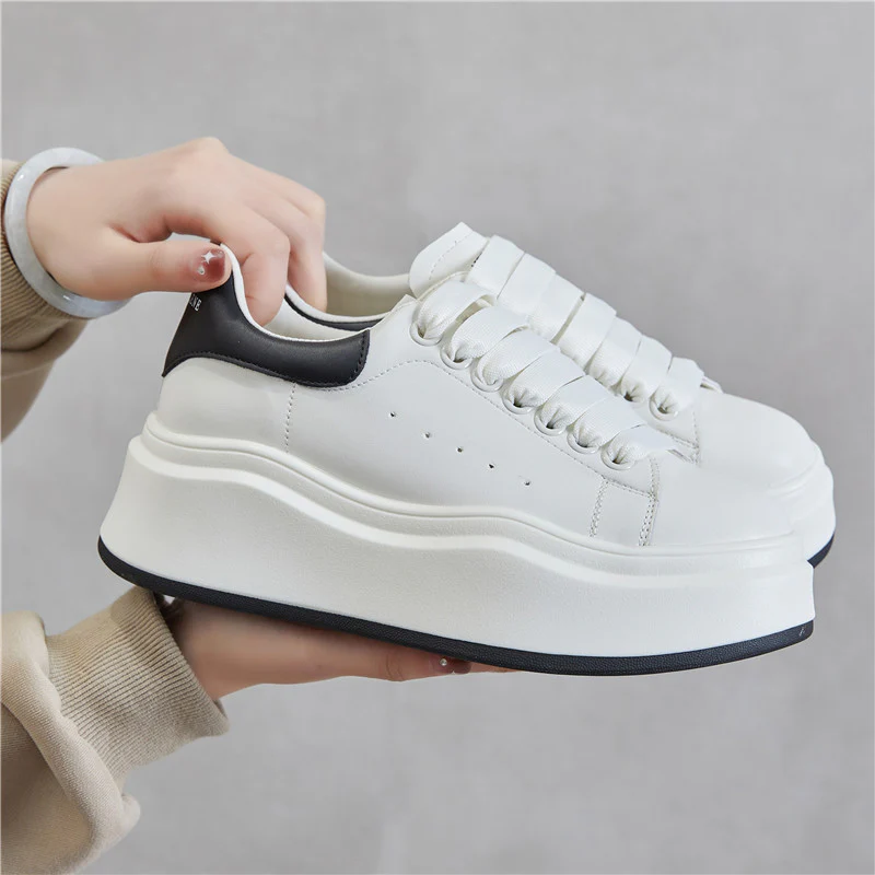 Damen Modische Plateau Sneakers mit elastischen Schnürsenkeln und trendiger Silhouette Heidi Mode