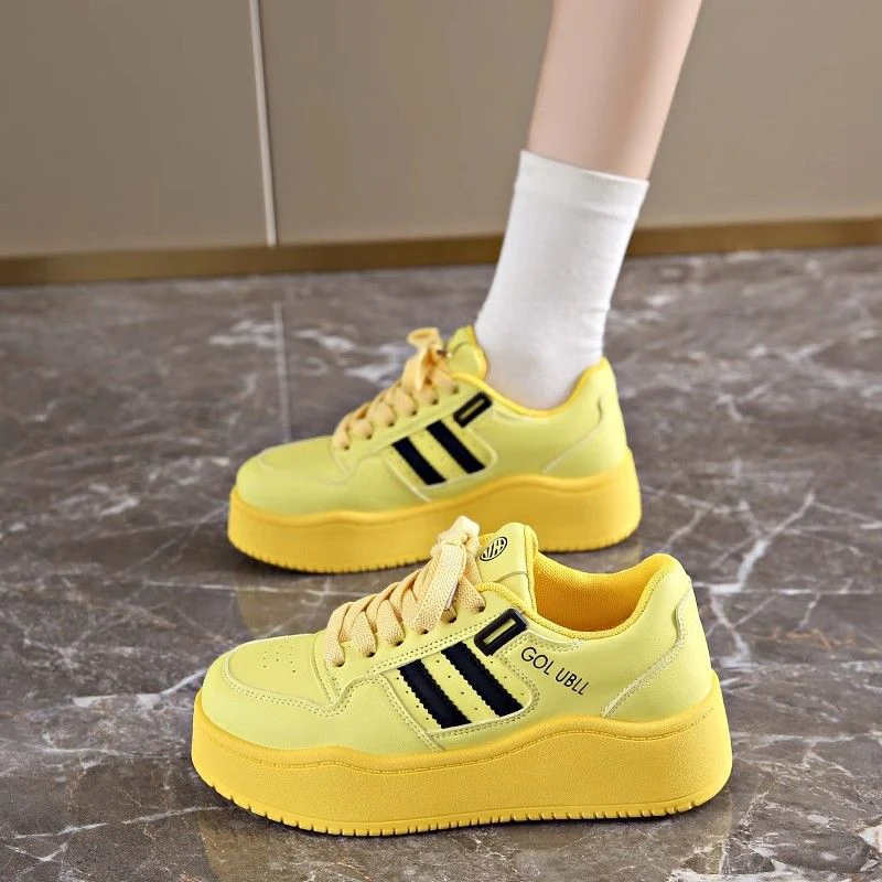 Damen modische Plattform-Sneaker mit sportlichem Design und atmungsaktiver Oberflächenstruktur Heidi Mode