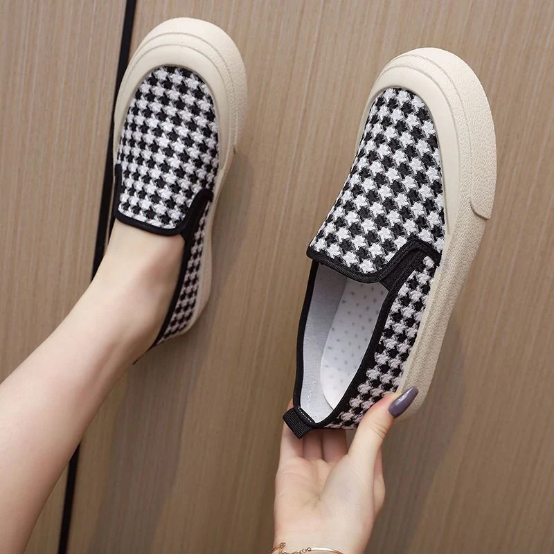 Damen modische Slip-On Sneakers mit Karomuster und flexiblem Fußbett Heidi Mode - Image 8
