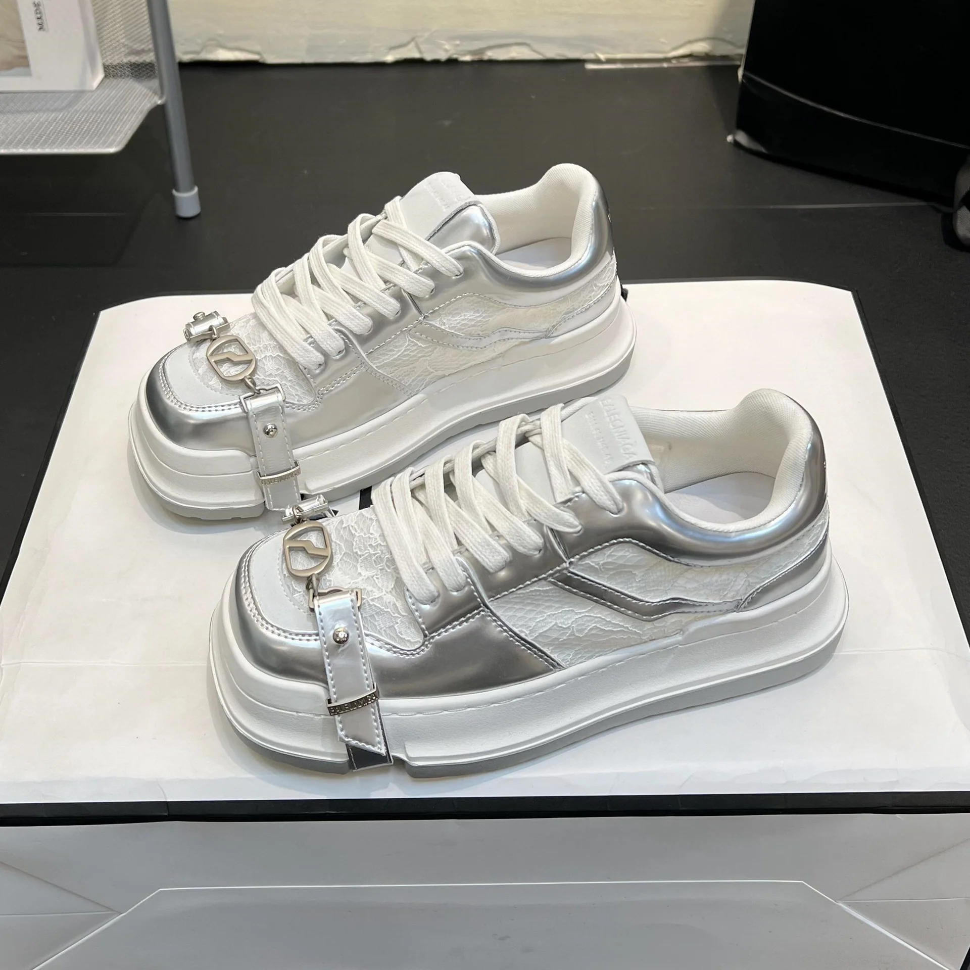 Damen modische Sneaker mit robustem Obermaterial und einzigartigem Design Heidi Mode