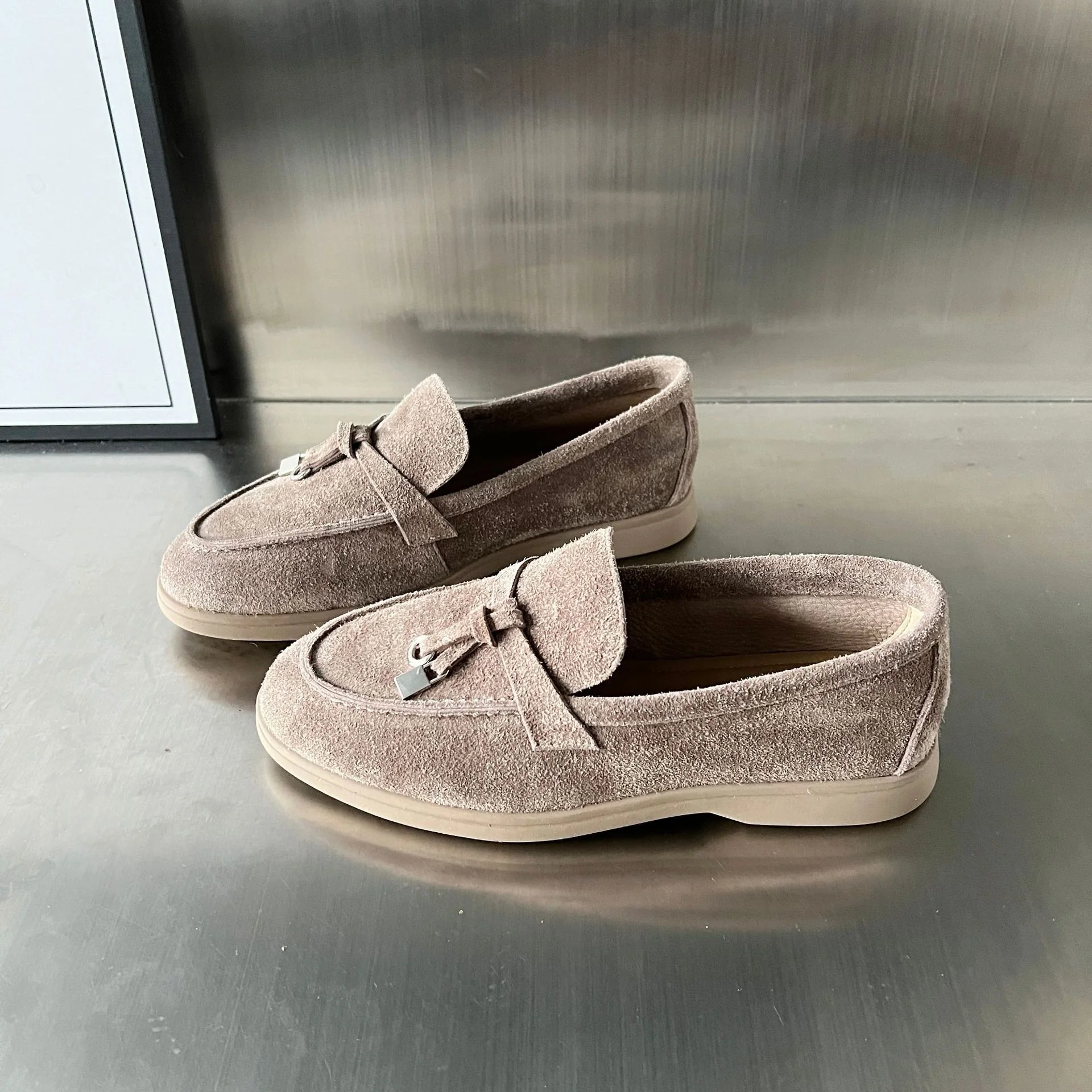 Damen Mokassins aus weichem Wildleder mit eleganter Schleifenverzierung Heidi Mode