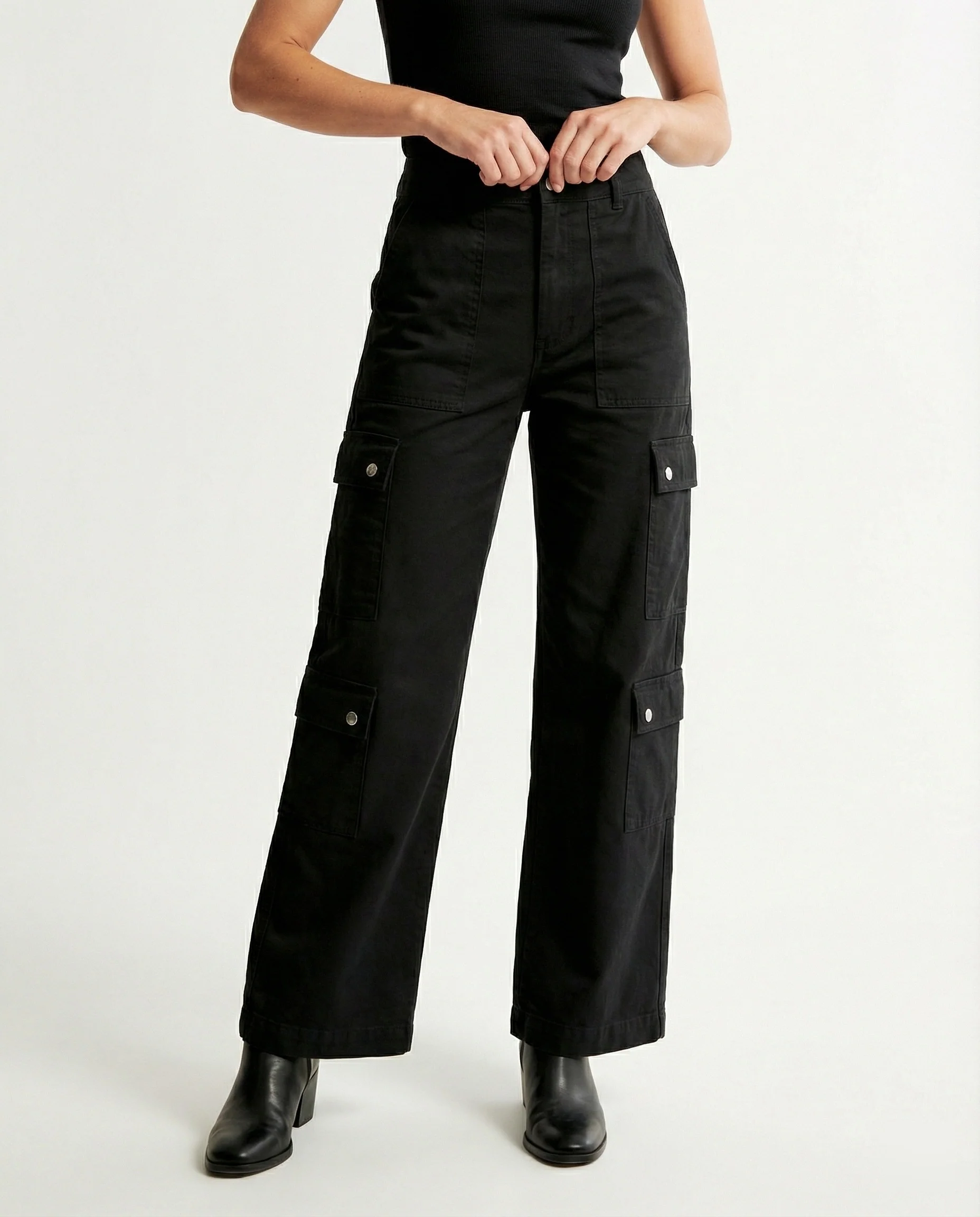 Damen Cargohose mit tiefem Schritt, konturierten Kniepaneelen, aufgesetzten Druckknopf-Taschen und schmal zulaufendem Bein Heidi-Mode