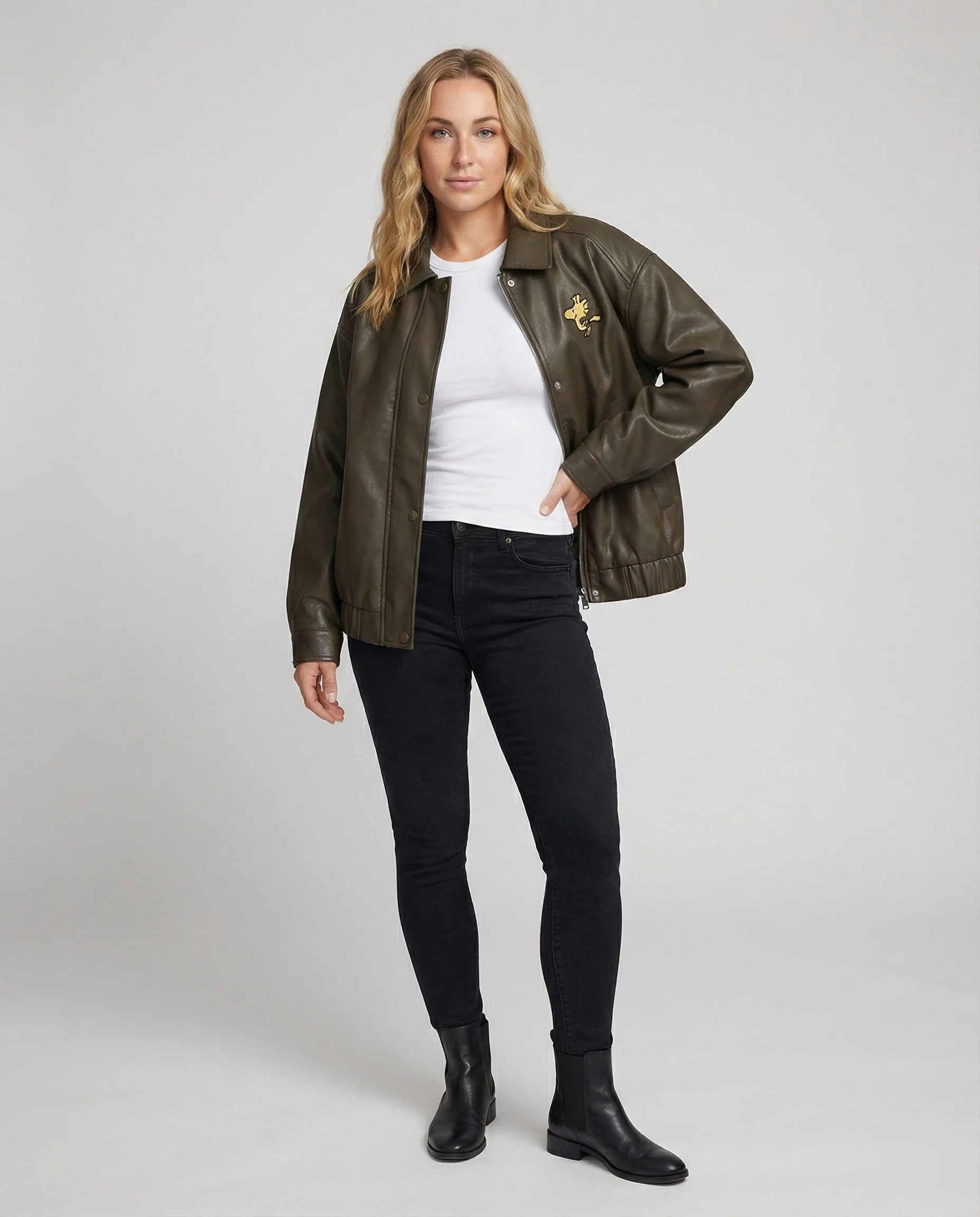 Lockere Kunstlederjacke im Bomberstil mit gesticktem Rückenmotiv, Druckknopfverschluss und elastischem Saum Heidi-Mode