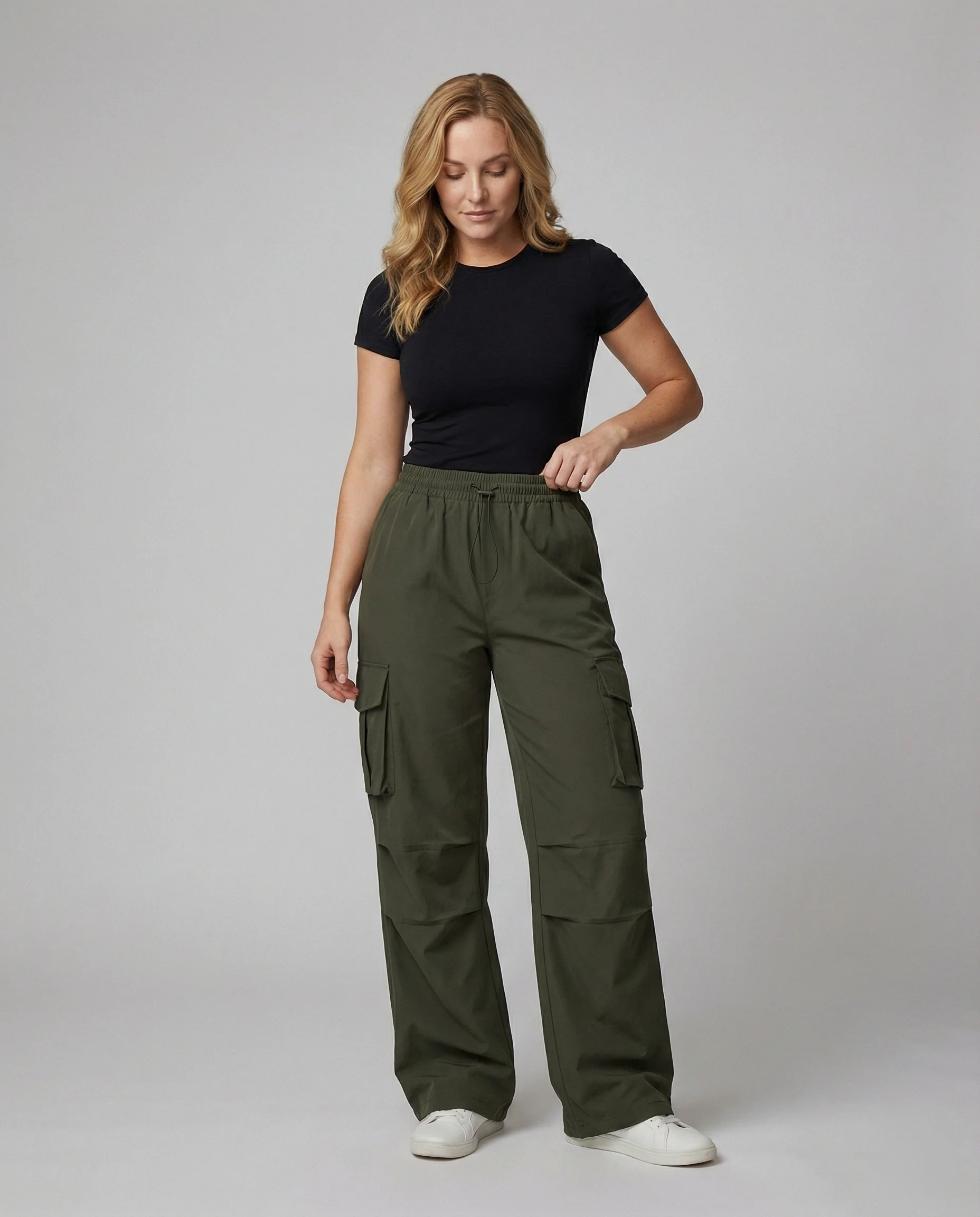 Sportive Oversize-Cargohose mit elastischem Tunnelzugbund, verstellbarem Saum und großen Klappentaschen Heidi-Mode