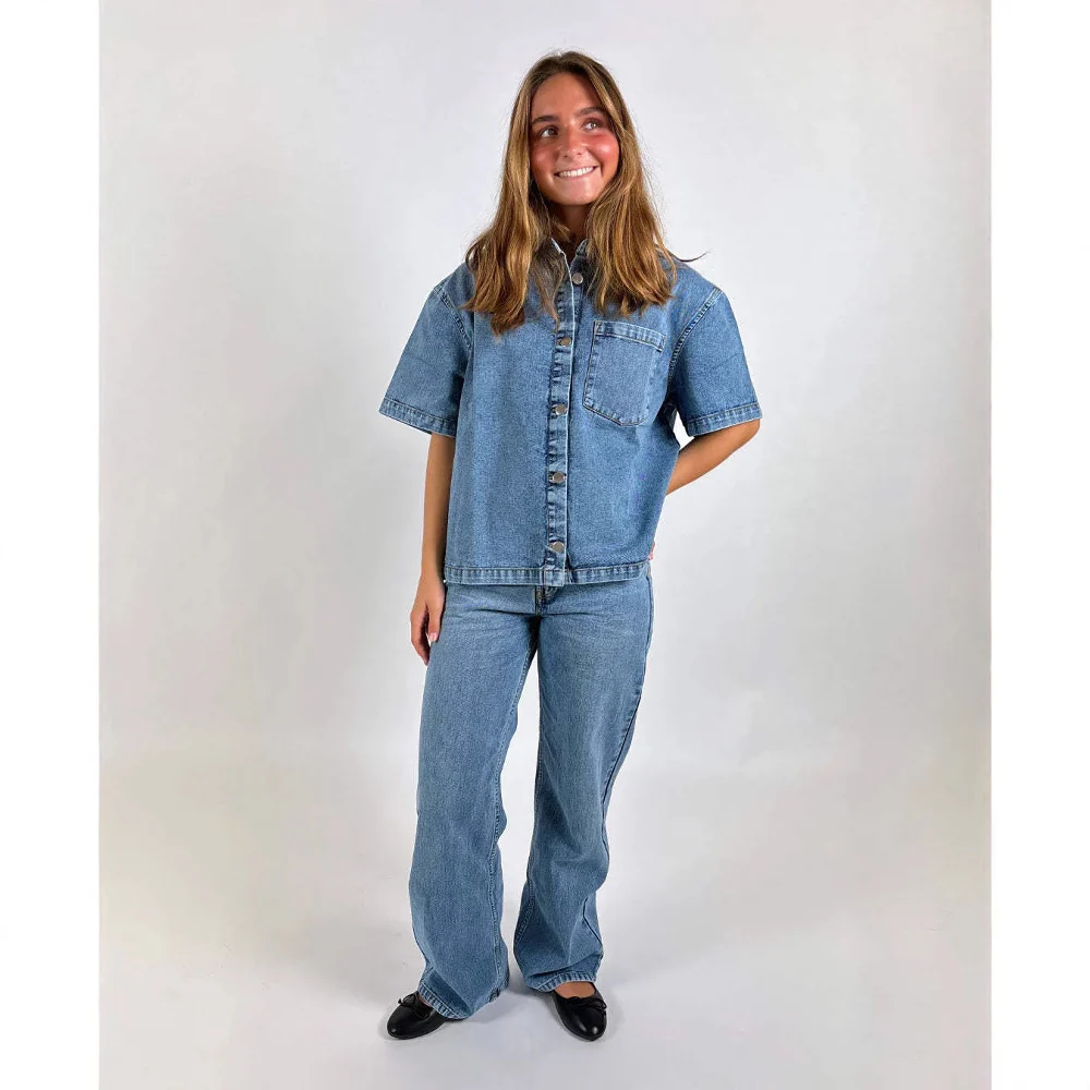 Damen Oversized Denim-Hemd mit kurzen Ärmeln und aufgesetzten Taschen Heidi-Mode