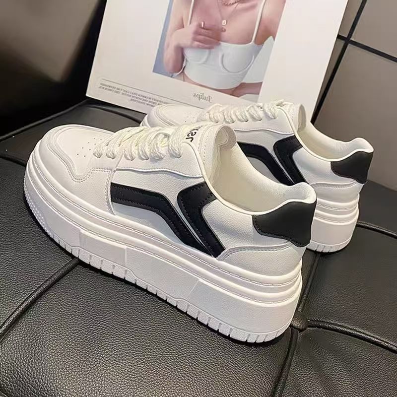 Damen Plattform-Sneaker mit sportlichem Design und verstärktem Ferseneinsatz Heidi Mode