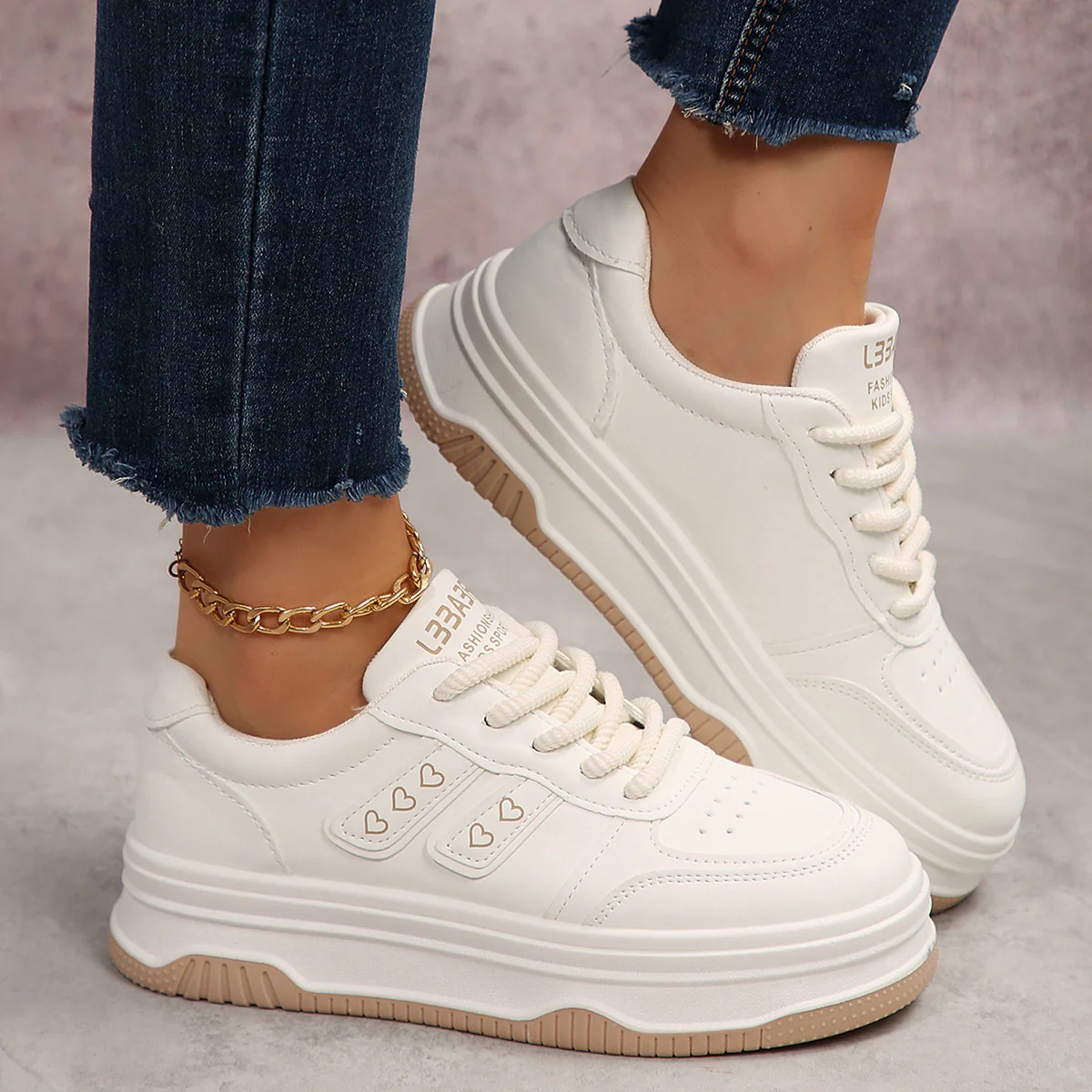 Damen Sneakers mit Herzen-Applikationen und strukturierter Laufsohle Heidi Mode - Image 6