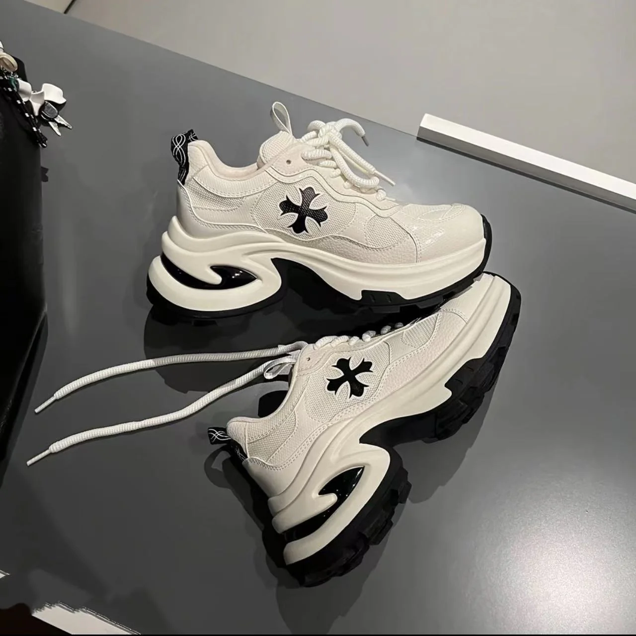 Damen Sportliche Chunky Sneakers mit atmungsaktiver Mesh-Oberfläche Heidi Mode