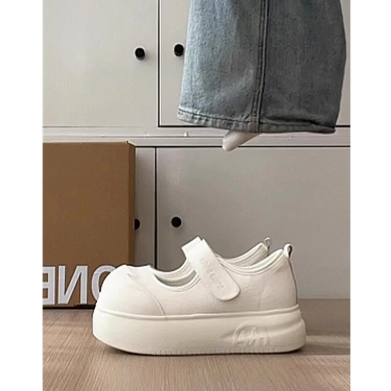 Damen Sportliche Plateau-Sneaker mit verstellbarem Klettverschluss und stylischem Obermaterial Heidi Mode