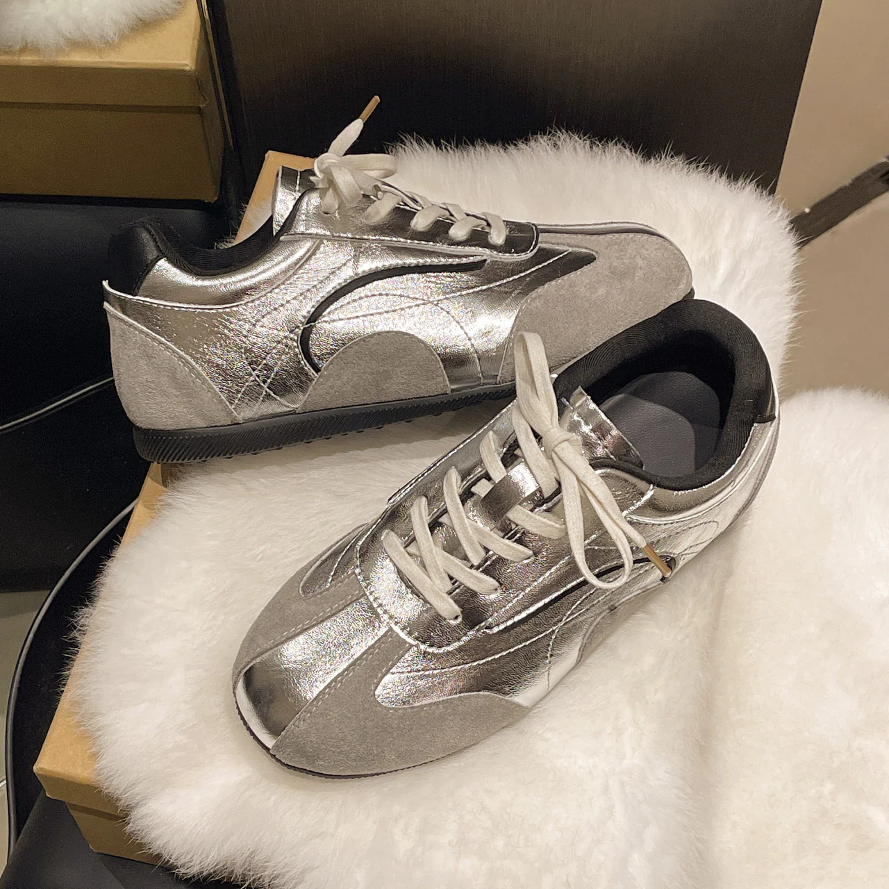 Damen sportliche Sneaker mit eleganten Akzenten und komfortablem Fußbett Heidi Mode