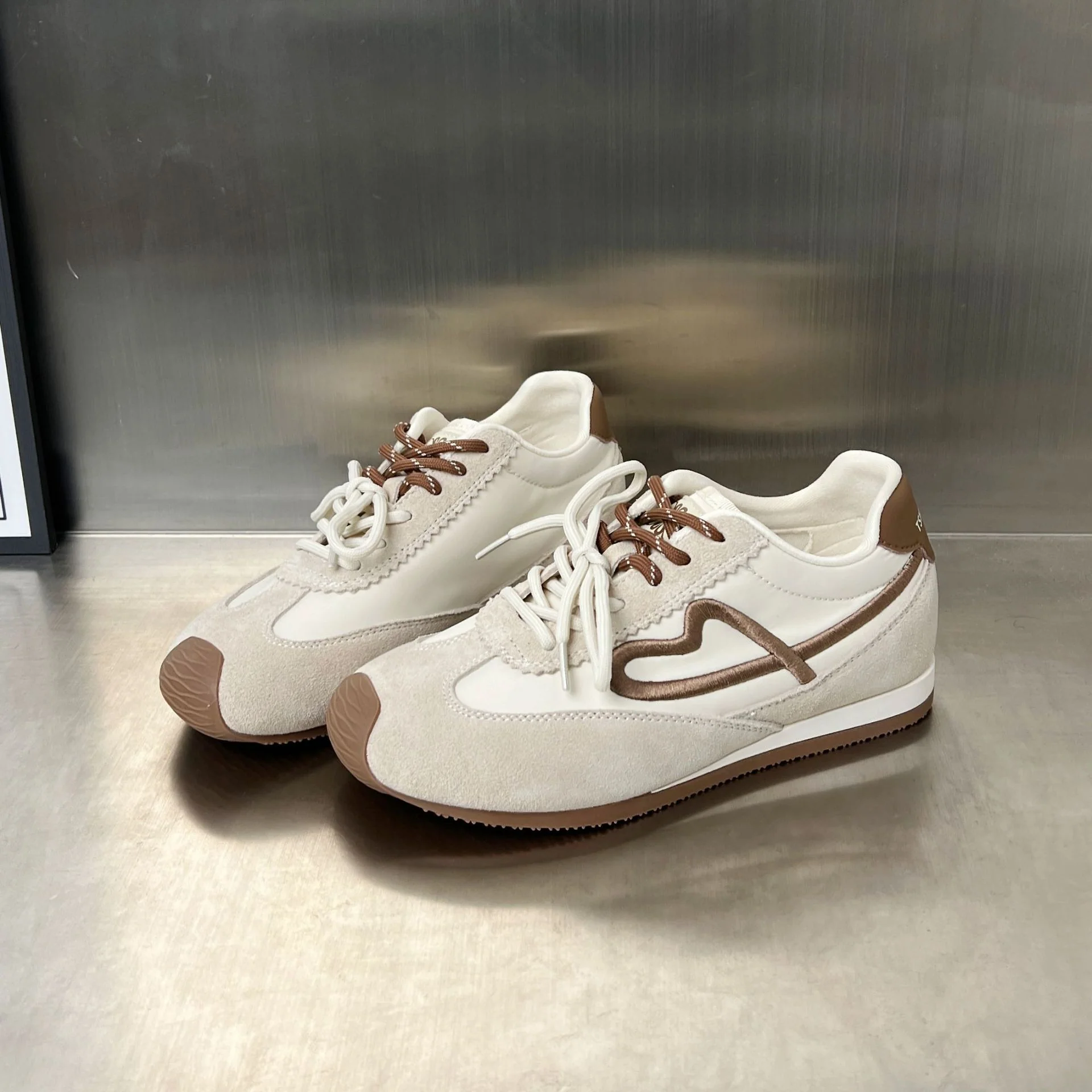 Damen sportliche Sneaker mit hochwertiger Verarbeitung und rutschfester Sohle Heidi Mode