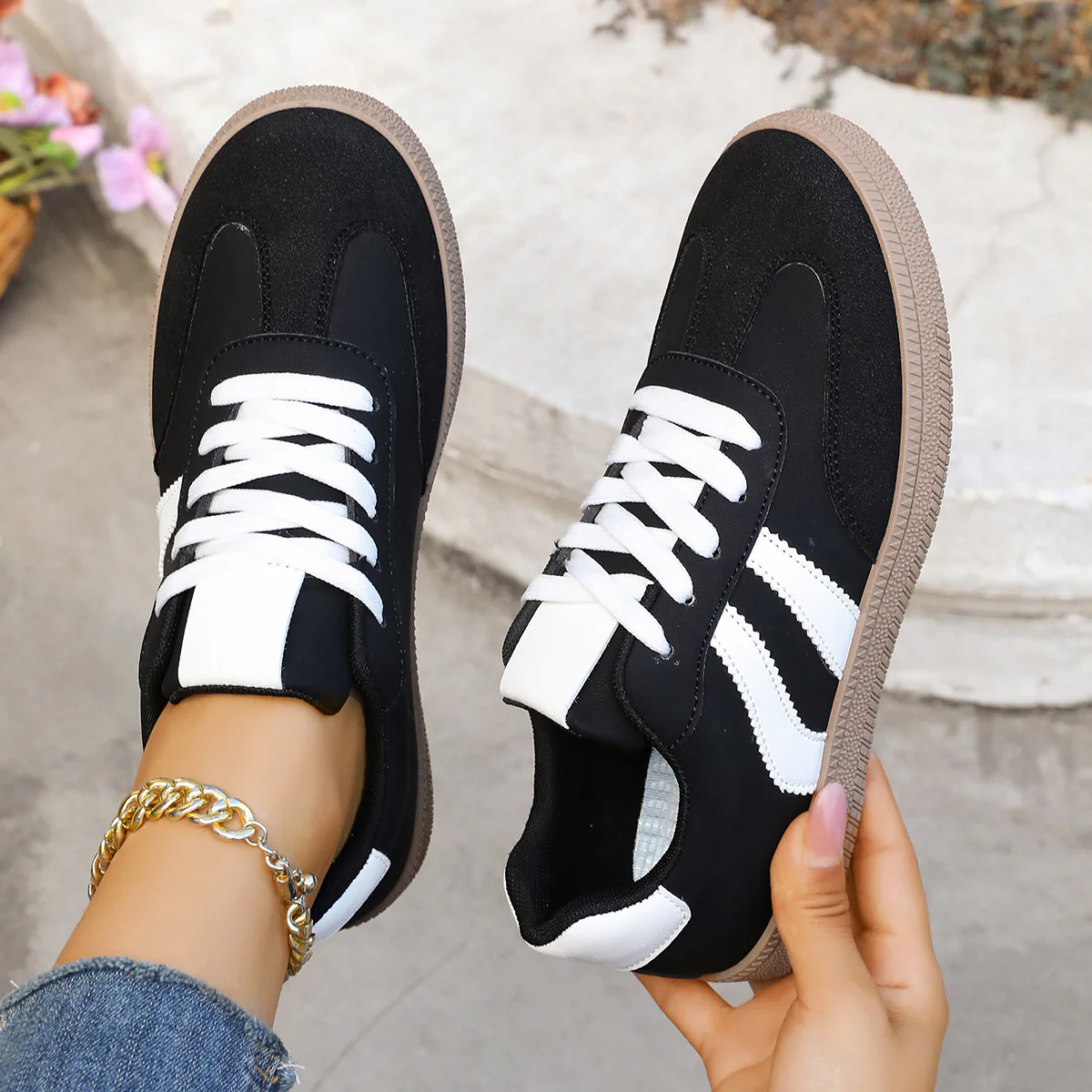 Damen Sportliche Sneaker mit klassischer Schnürung und rutschfester Sohle Heidi Mode
