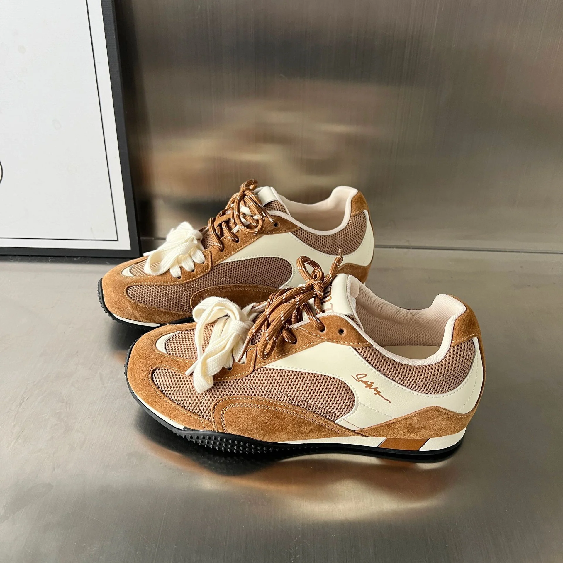 Damen Sportliche Sneakers mit atmungsaktivem Obermaterial und weicher Polsterung Heidi Mode