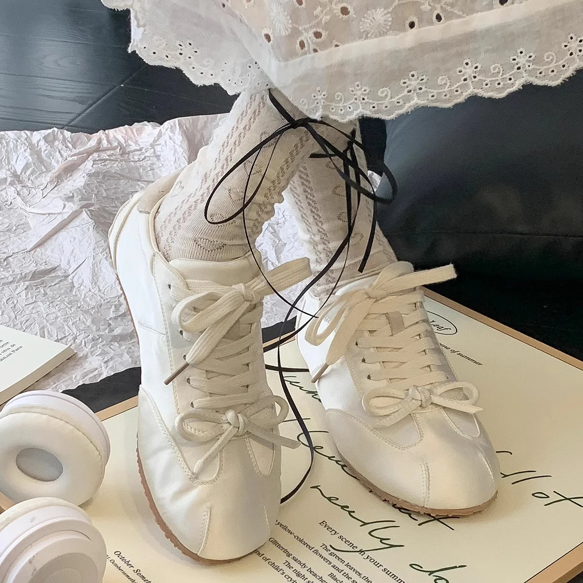Damen Sportliche Sneakers mit eleganter Schnürung und atmungsaktiver Oberfläche Heidi Mode - Image 4