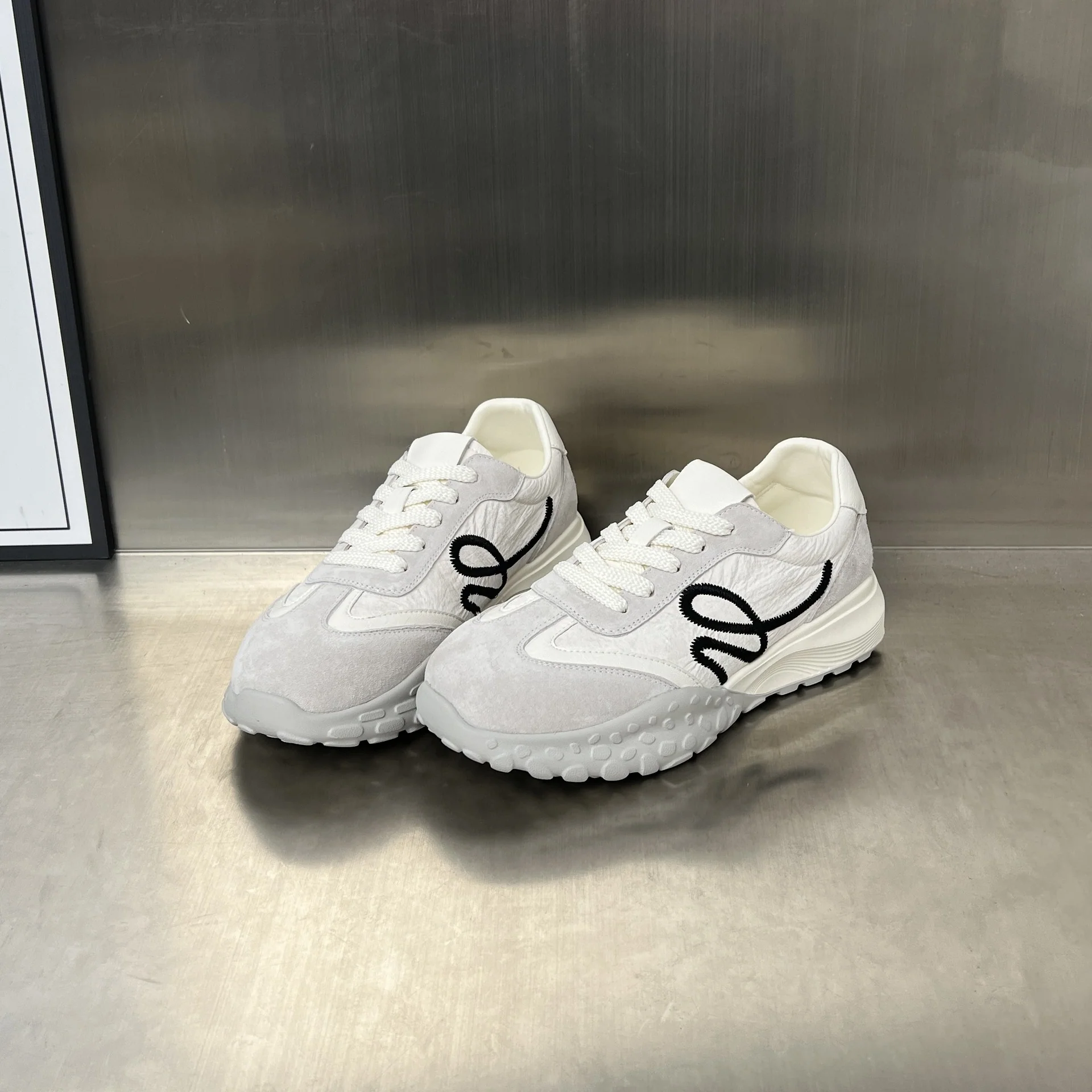 Damen Sportliche Sneakers mit gepolstertem Futter und rutschfester Laufsohle Heidi Mode