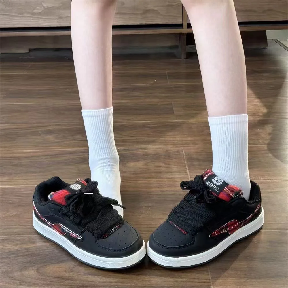 Damen sportliche Sneakers mit gepolsterter Innensohle und elastischem Schnürsystem Heidi Mode