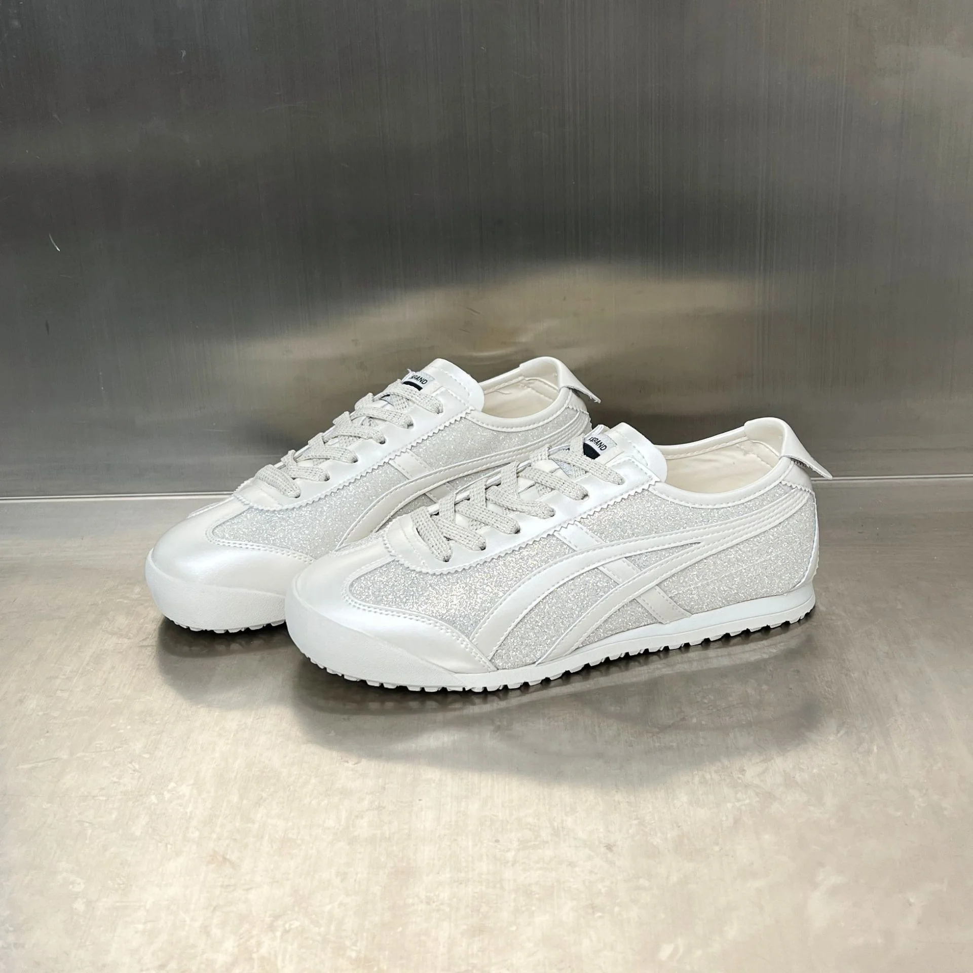 Damen Sportliche Sneakers mit glitzerndem Obermaterial und rutschfester Sohle Heidi Mode - Image 2