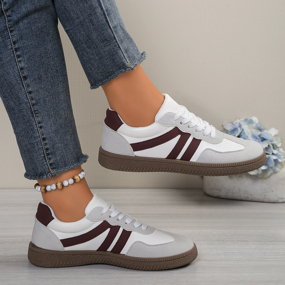 Damen Sportliche Sneakers mit retro-inspiriertem Design und bequemer Sohle Heidi Mode