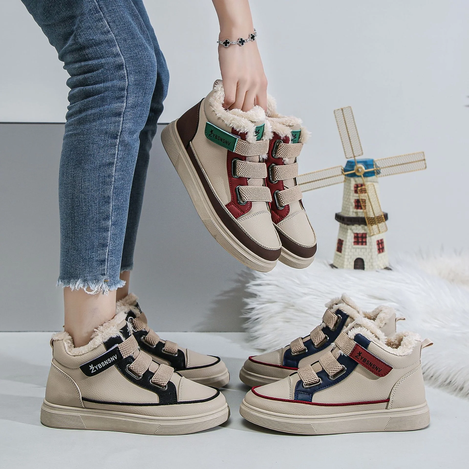 Damen Sportliche Warmgefütterte Sneaker mit praktischem Klettverschluss und robustem Sohlenprofil Heidi Mode