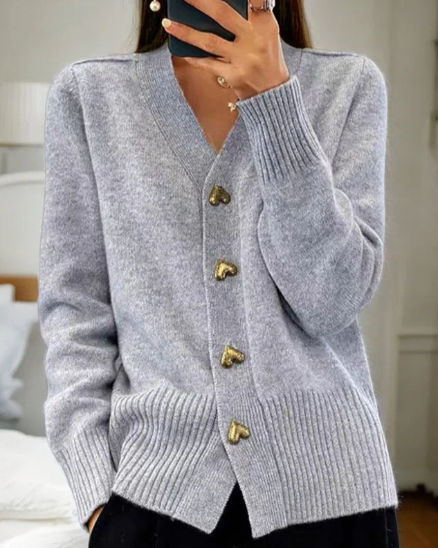 Heidi-Mode | Elegante Strickjacke mit Herzknöpfen