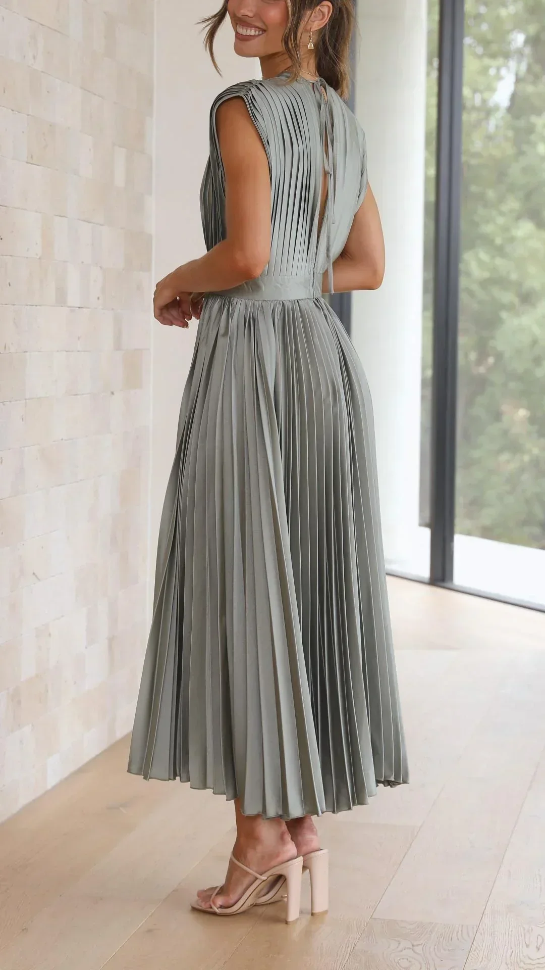 Heidi-Mode | Kleid mit V Ausschnitt und Rückenkrawatte
