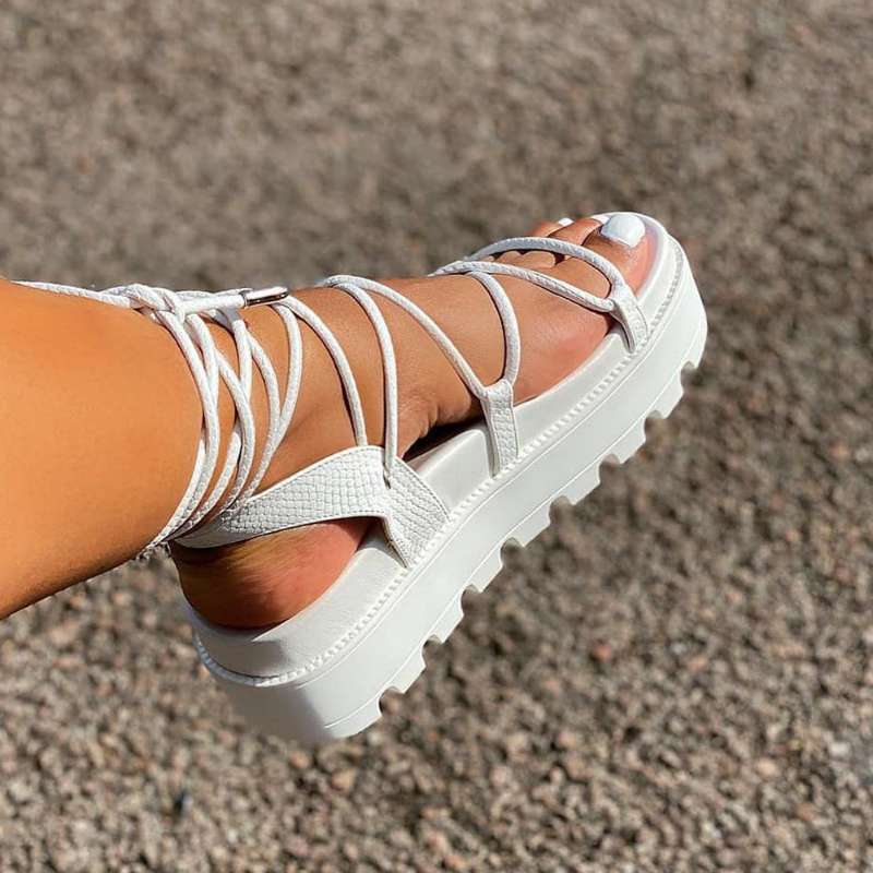 Heidi-Mode | Sandalen mit Bändern