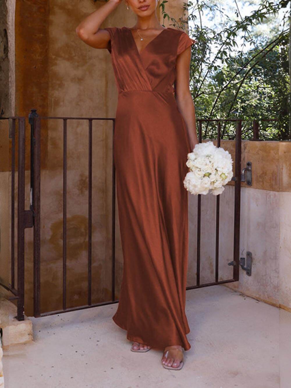 Heidi-Mode | Satiniertes Fishtail Maxikleid mit V-Ausschnitt für Damen - Image 7